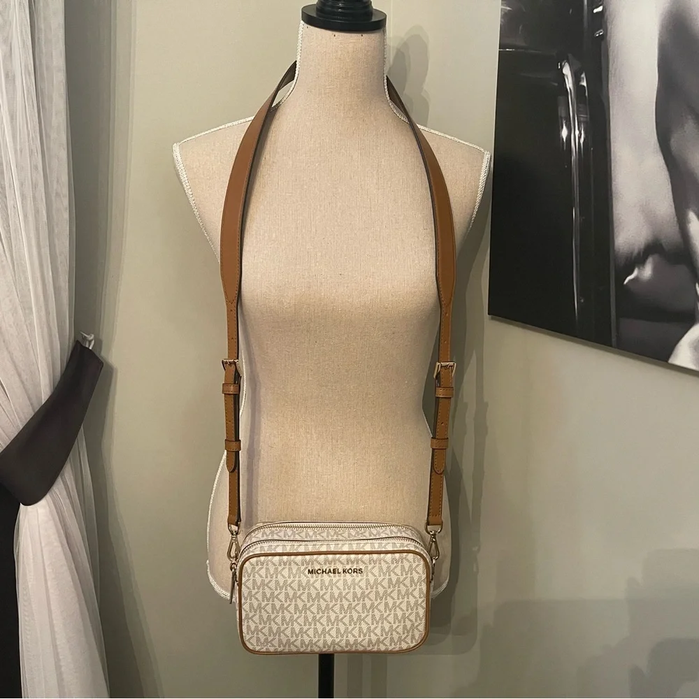 Michael Kors ‘Connie’ Crossbody Camera Bag - Picture 8 of 16
